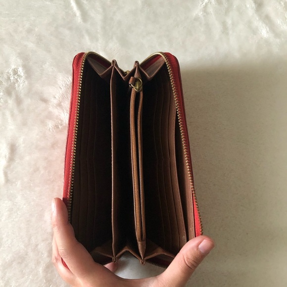 Red Fossil Wallet - Picture 3 of 3